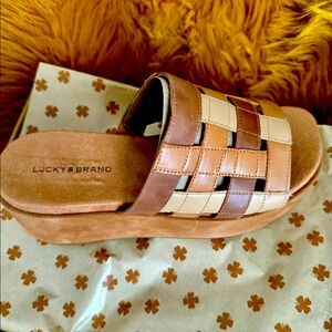 NWT Lucky Brand slip on color dusty sand combo